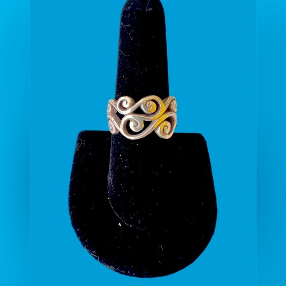 Vintage Brighton woven scrolled vine silver ring.  Size 8 Sterling Silver. - Picture 1 of 6